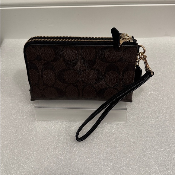 Coach double zip signature logo wristlet wallet with hangtag